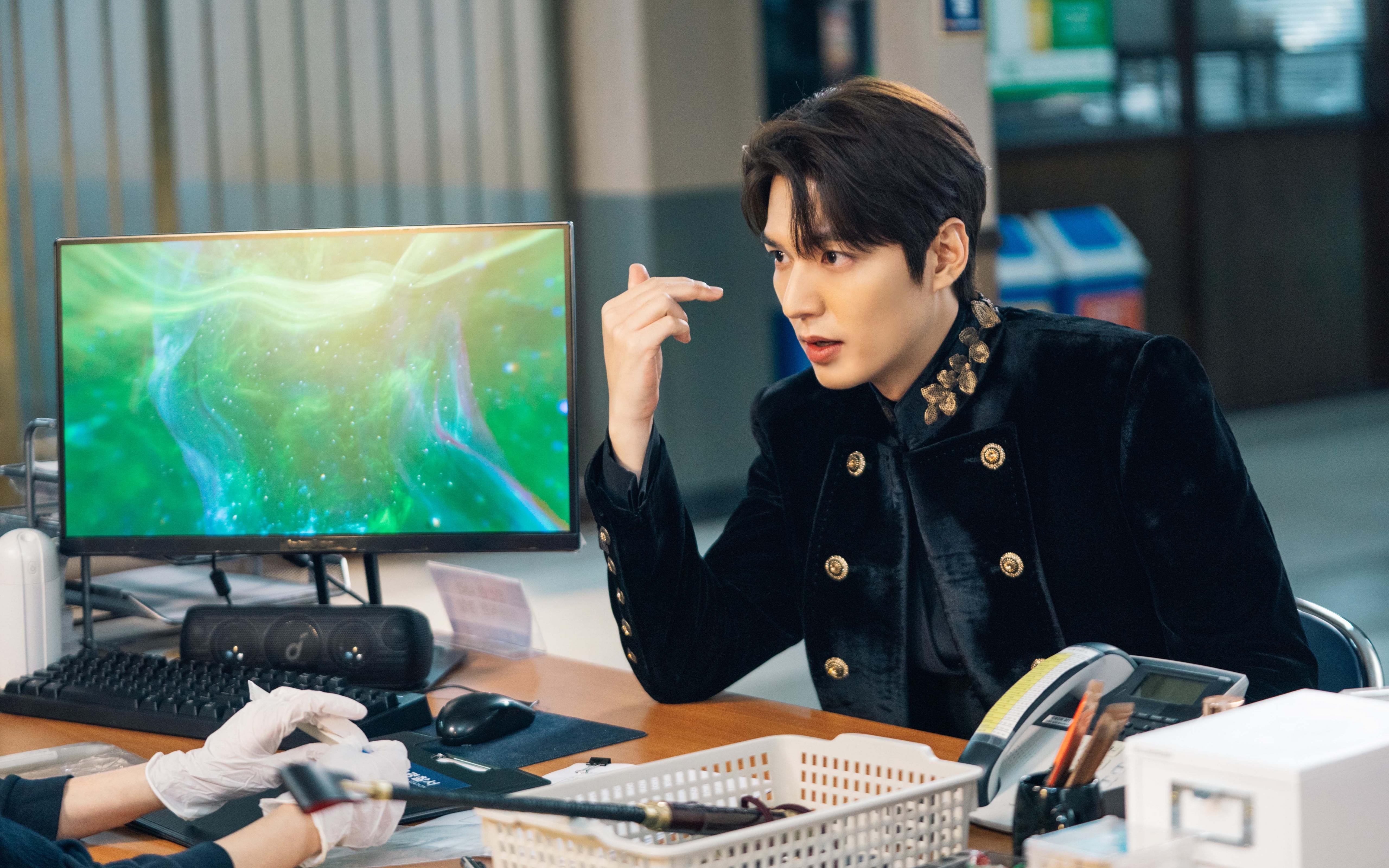 《顶级战队签约仪式:明星阵容全面曝光》,顶尖战队口号