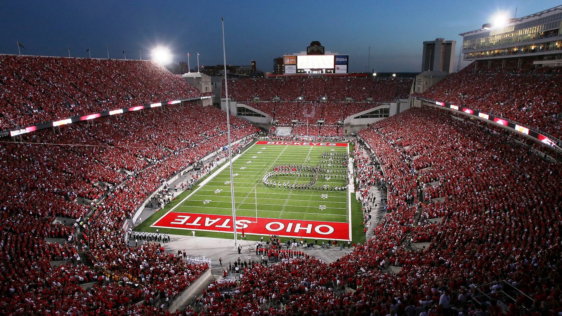 英超联赛的智能化场馆建设成果，英超比赛球场